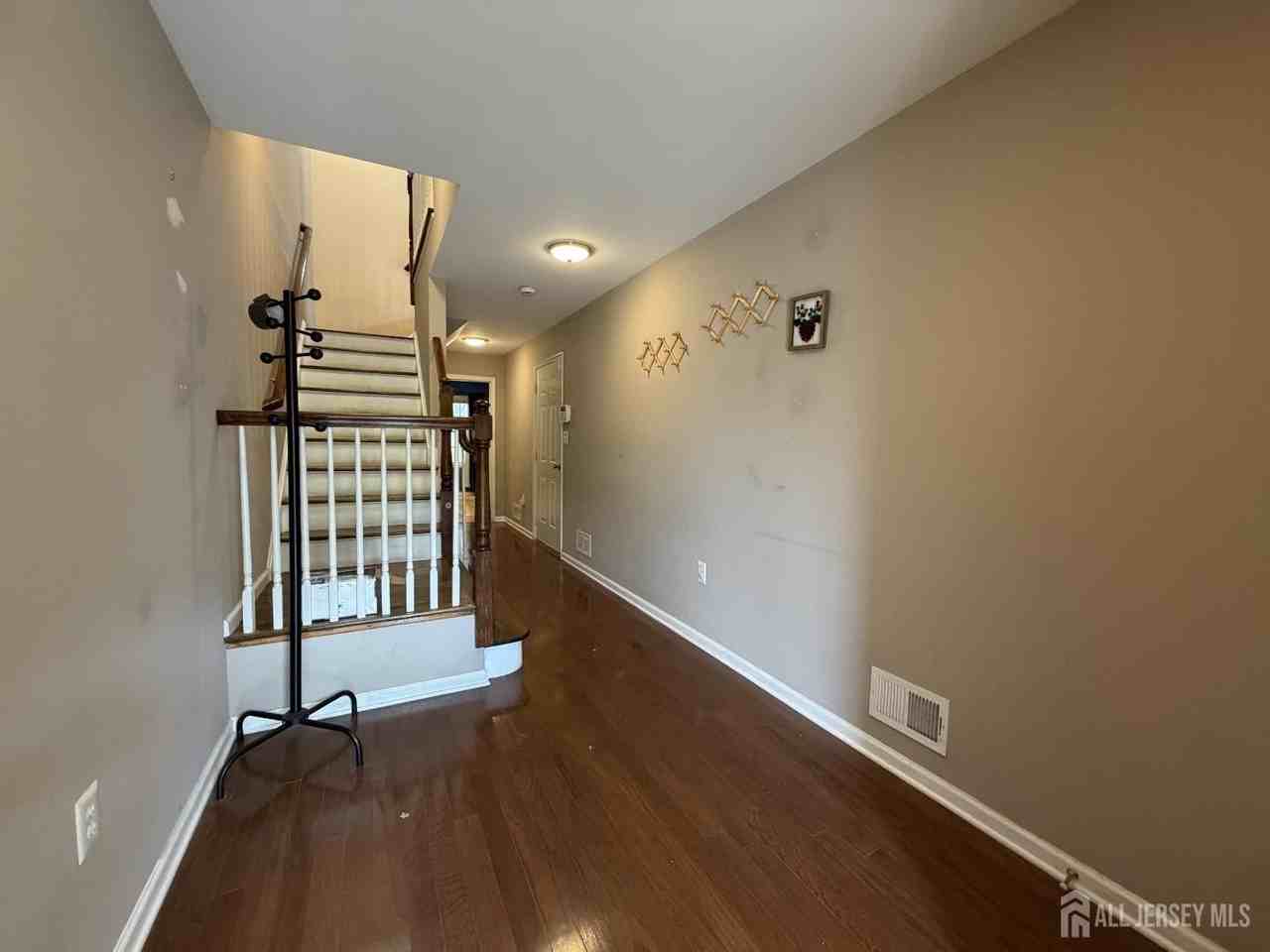 247 River Rd - Photo 4 of 24