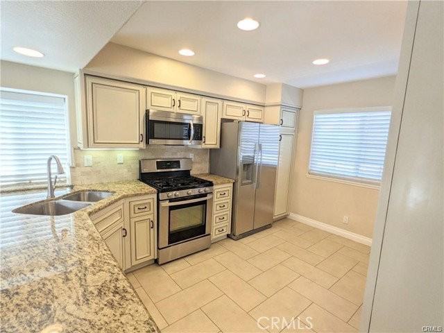 10 Santa Clara St - Photo 4 of 8