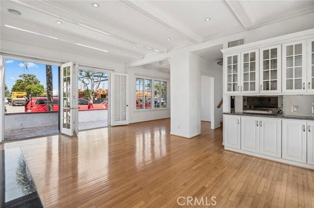 2025 E Balboa Blvd - Photo 6 of 8