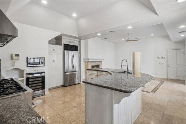 2025 E Balboa Blvd - Photo 7 of 8