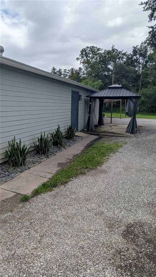 18312 Hollister Rd - Photo 2 of 23
