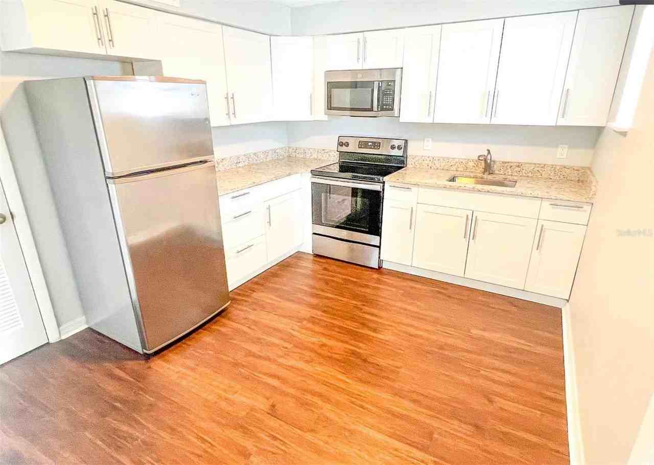 276 Polk Ave - Photo 2 of 6