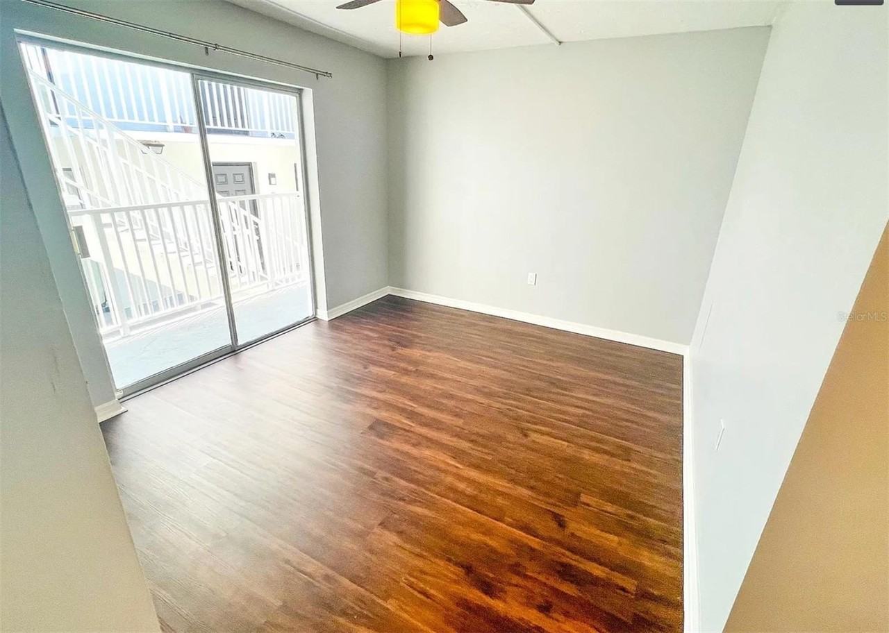 276 Polk Ave - Photo 5 of 6