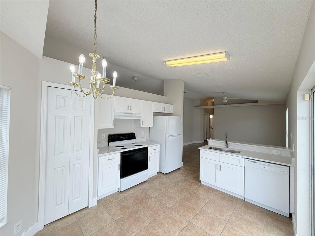 1828 Lacy Ln - Photo 3 of 23