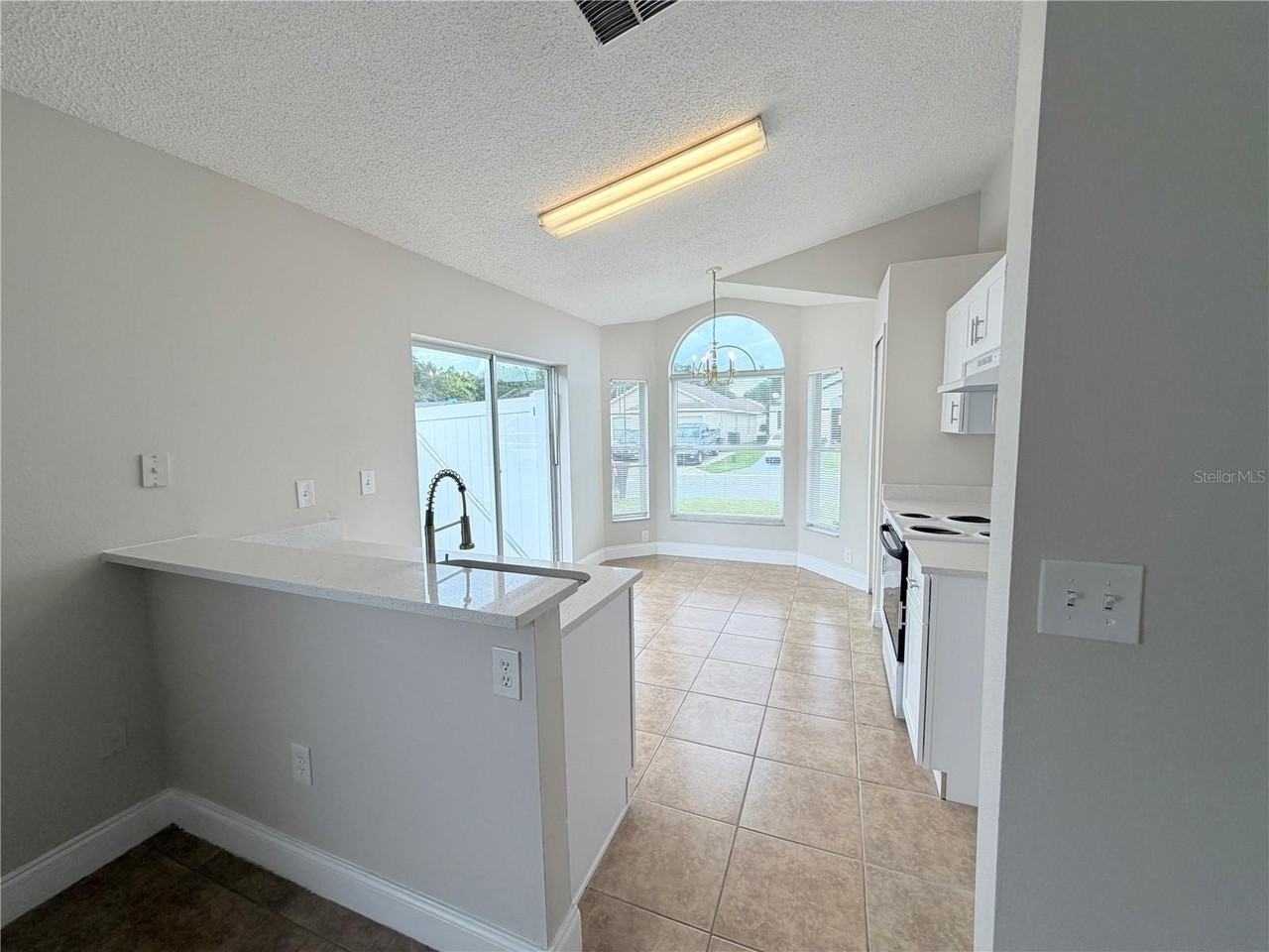 1828 Lacy Ln - Photo 6 of 23