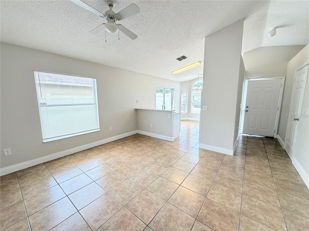 1828 Lacy Ln - Photo 7 of 23