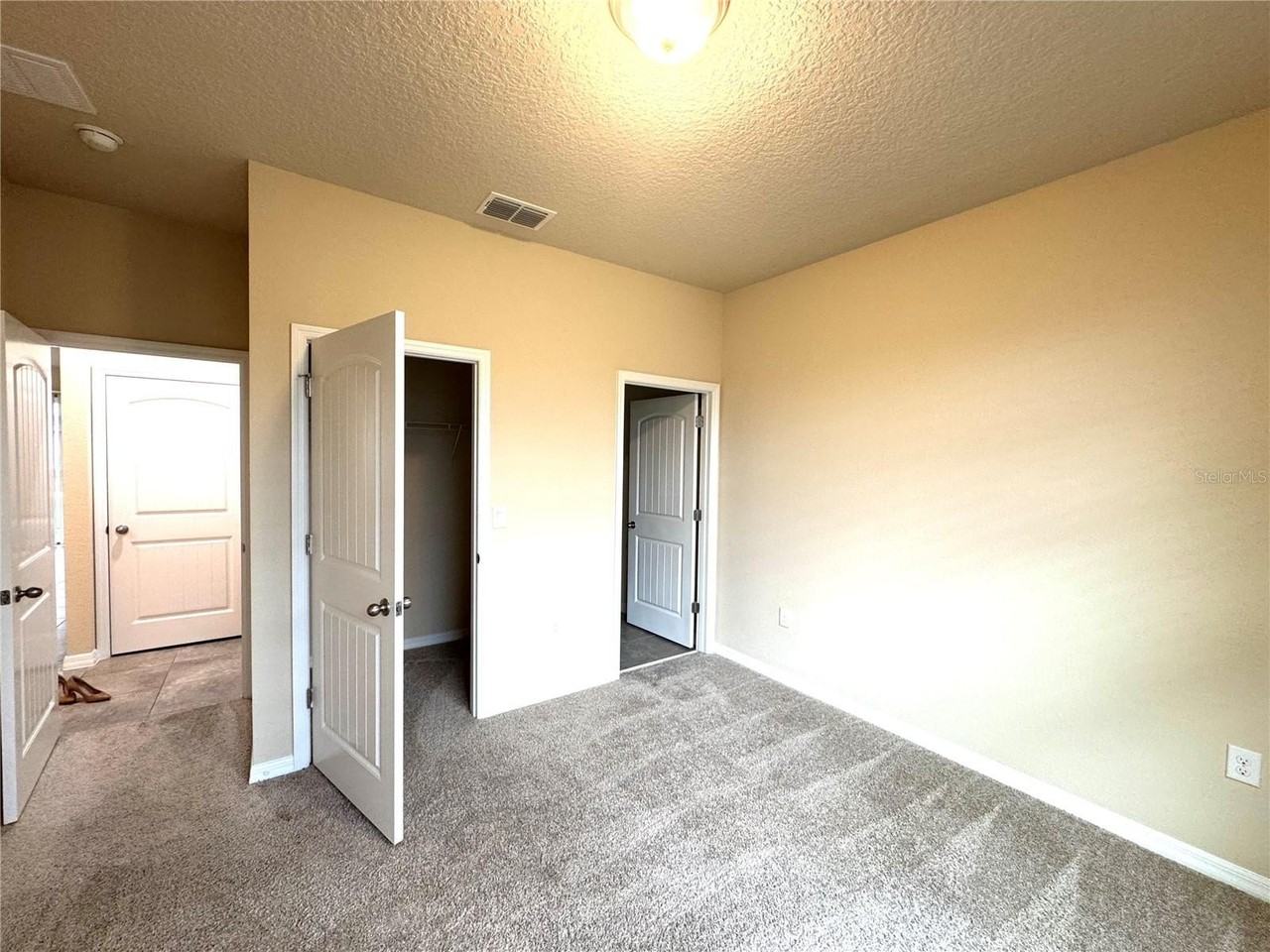 10242 Sand Cay Dr - Photo 4 of 32