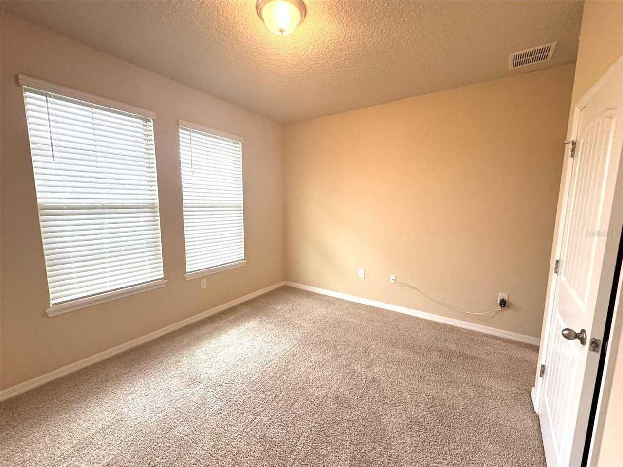 10242 Sand Cay Dr - Photo 6 of 32
