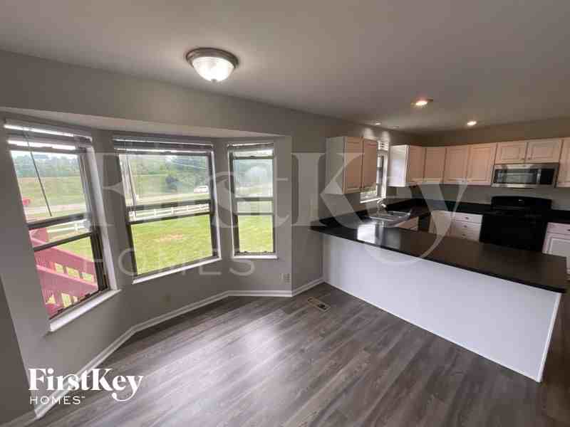 8048 Quail Meadow Ln - Photo 4 of 10