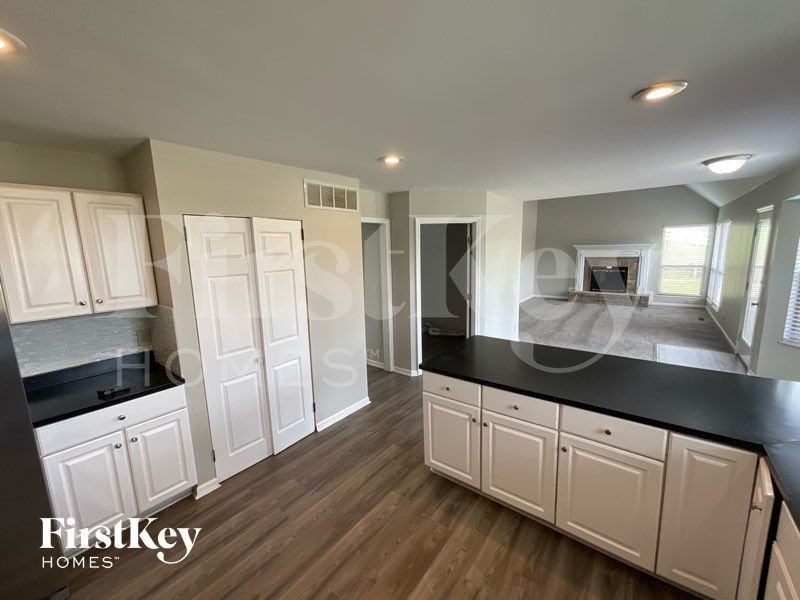 8048 Quail Meadow Ln - Photo 5 of 10