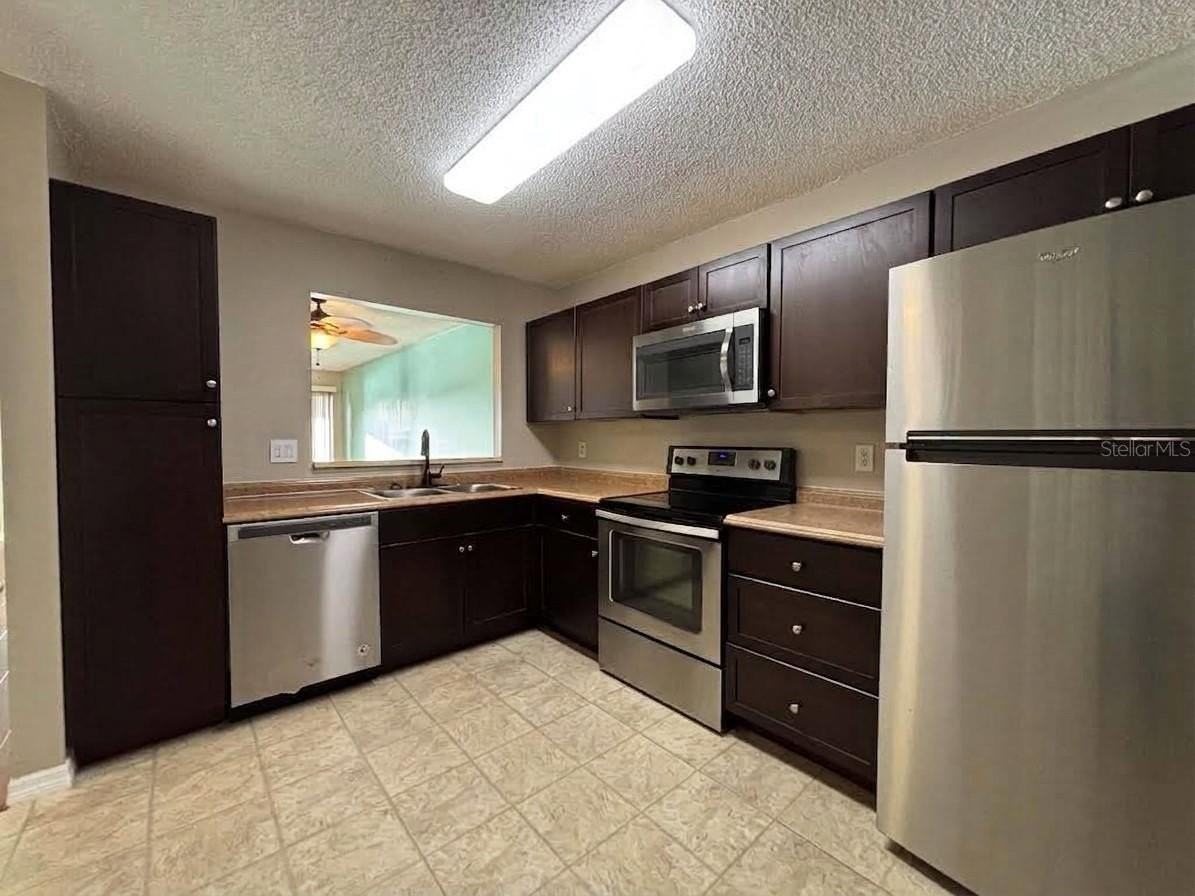 1802 Garden Lake Dr #1802 - Photo 4 of 19