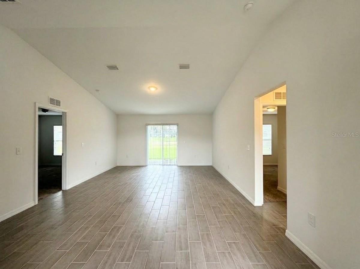 627 W Carey Ln - Photo 4 of 20