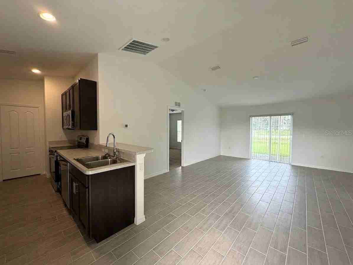 627 W Carey Ln - Photo 5 of 20