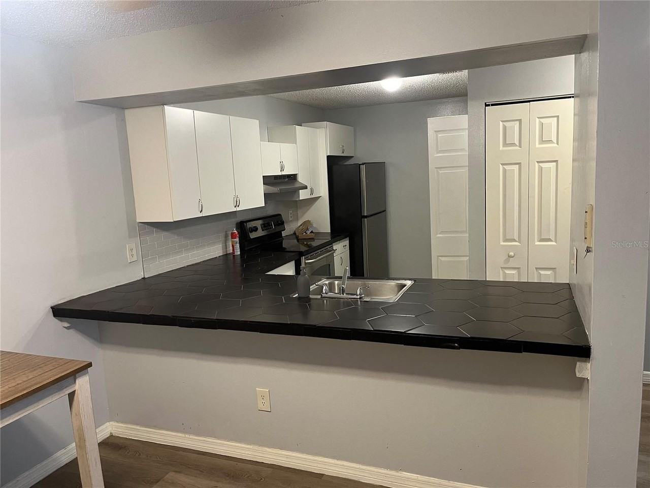616 Kenwick Cir #105 - Photo 3 of 10