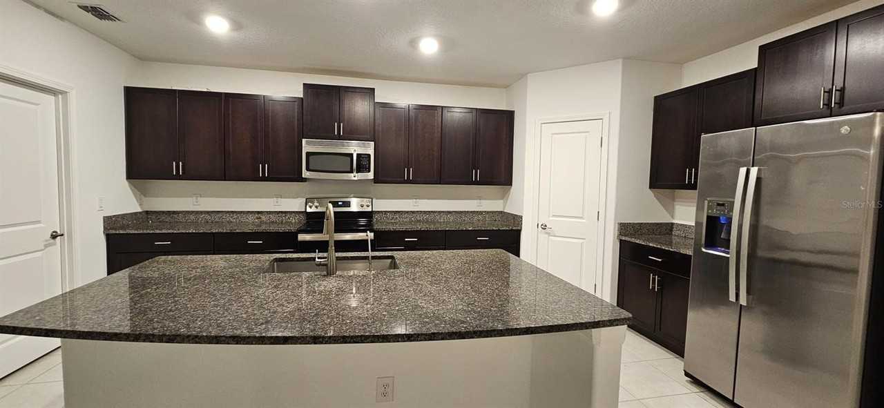9910 Spanish Lime Ct - Photo 7 of 45