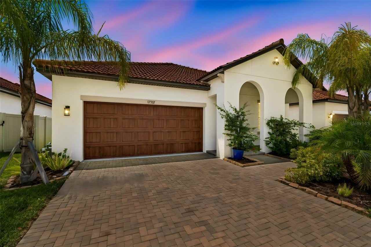 17307 Blue Walk St - Photo 3 of 47