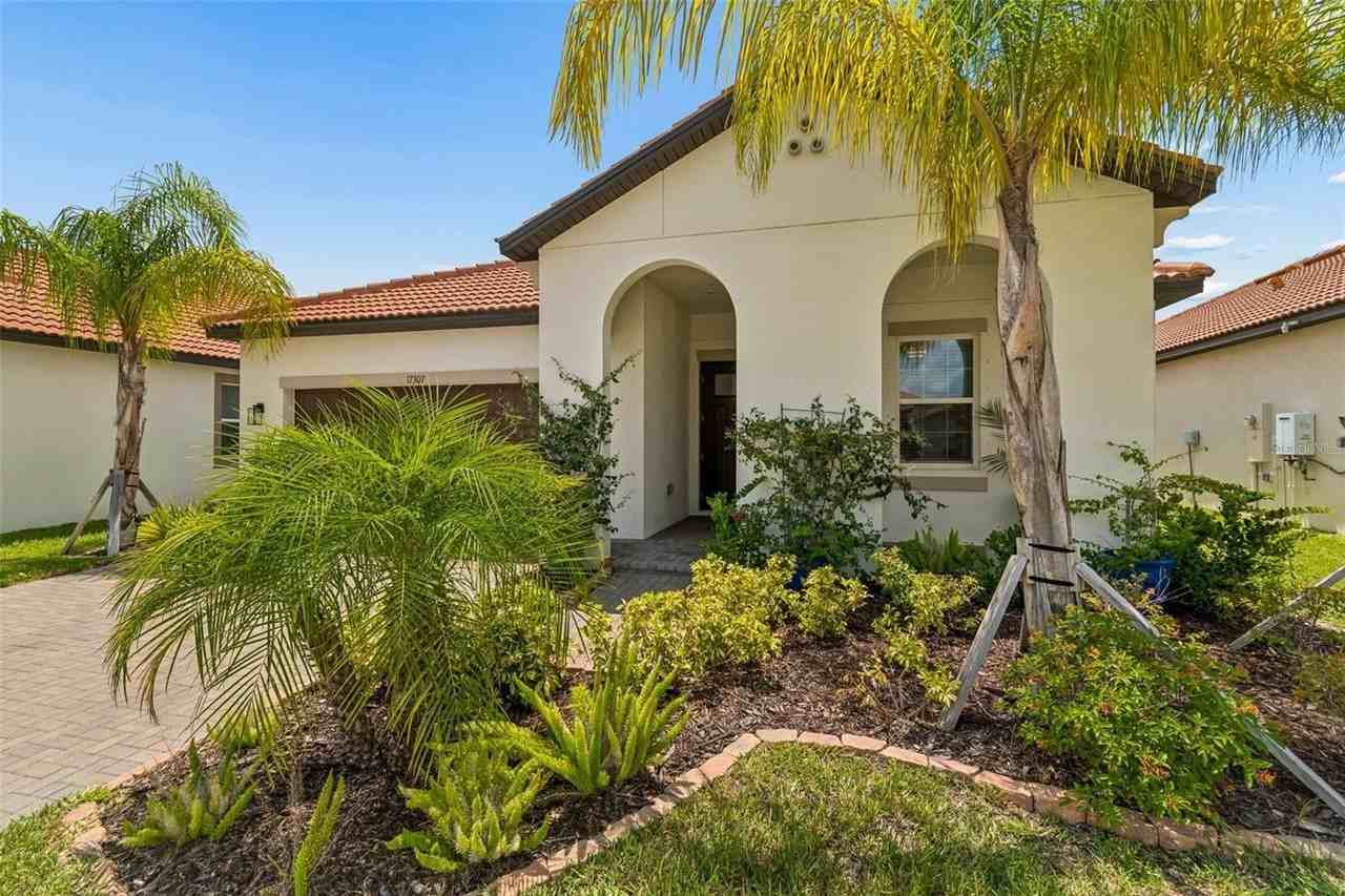 17307 Blue Walk St - Photo 4 of 47