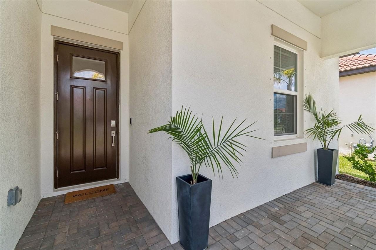 17307 Blue Walk St - Photo 5 of 47