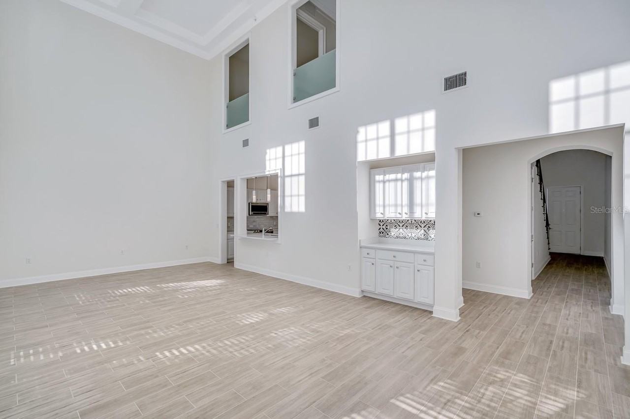 390 Newbury Pl N - Photo 2 of 45