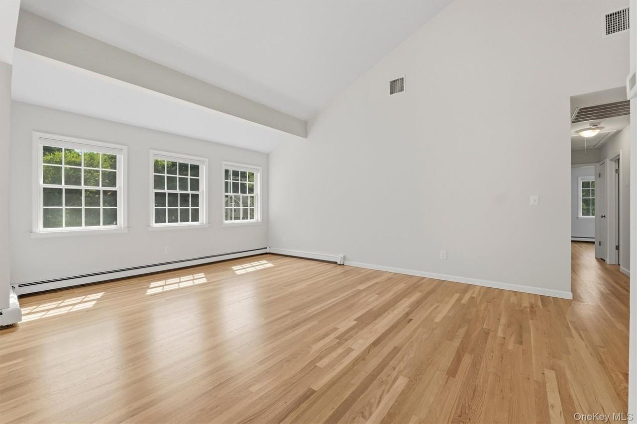 1 S Walker Dr - Photo 6 of 31
