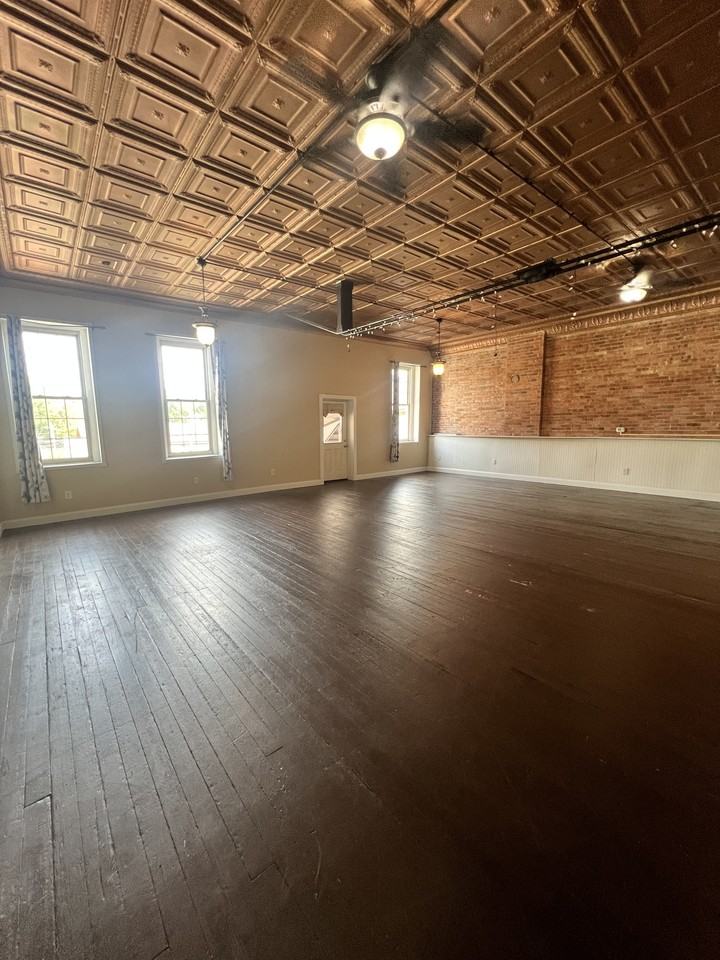 146 W Jackson St #1 - Photo 3 of 28