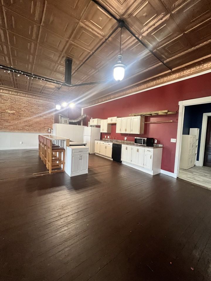 146 W Jackson St #1 - Photo 4 of 28