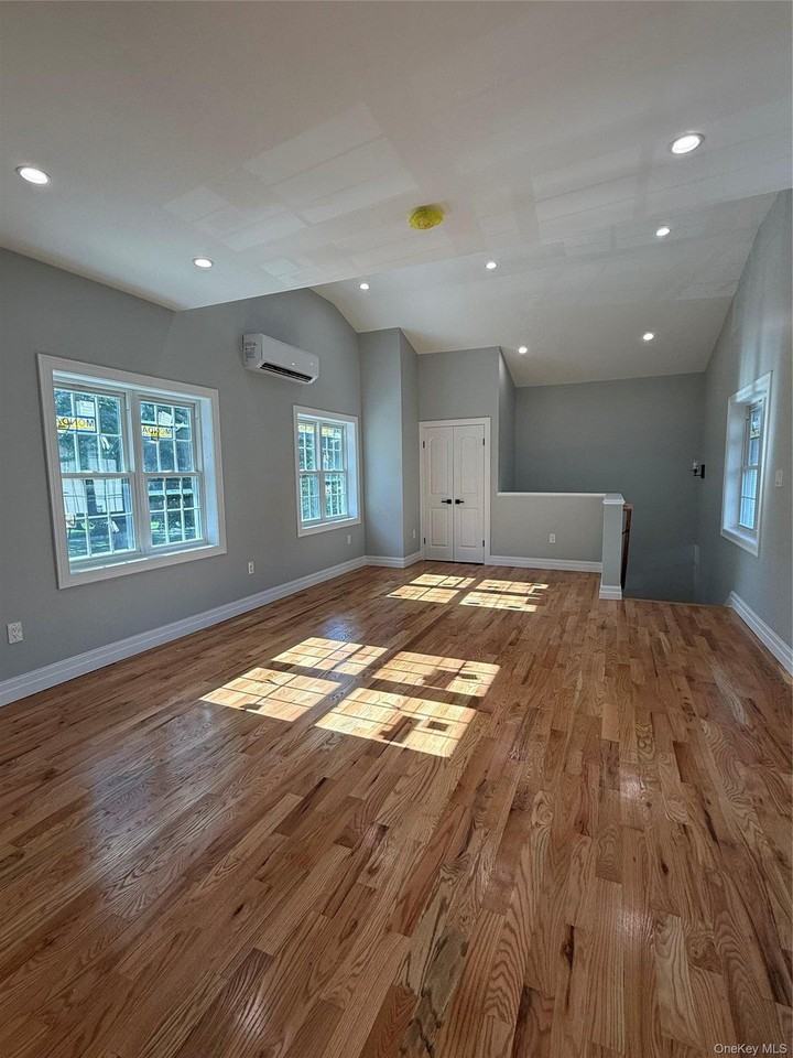 11811 Lakeview Blvd - Photo 2 of 14