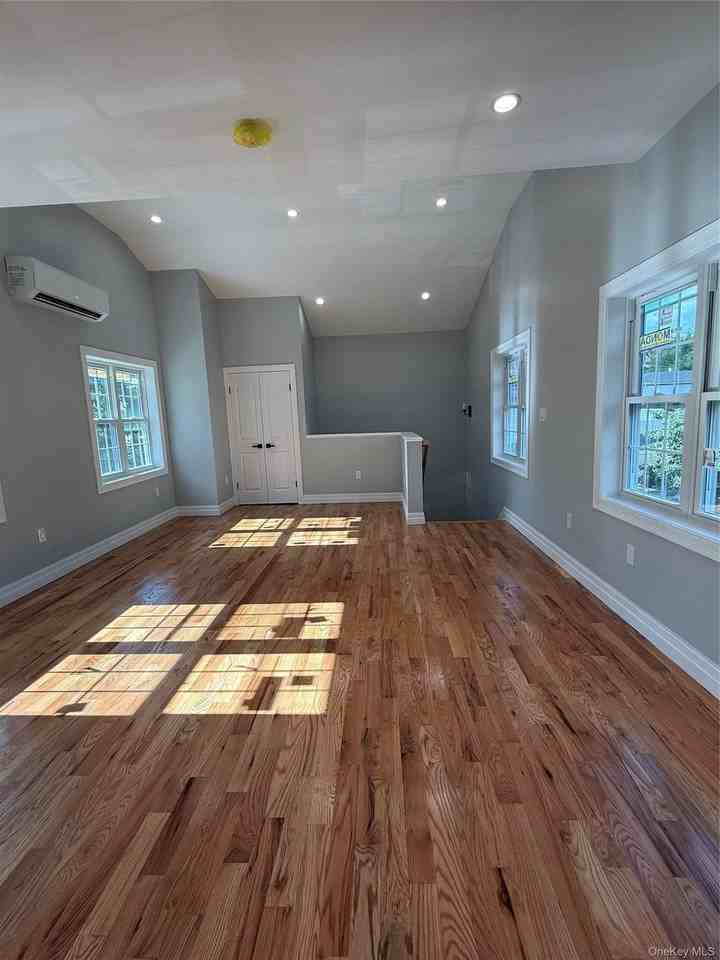 11811 Lakeview Blvd - Photo 3 of 14