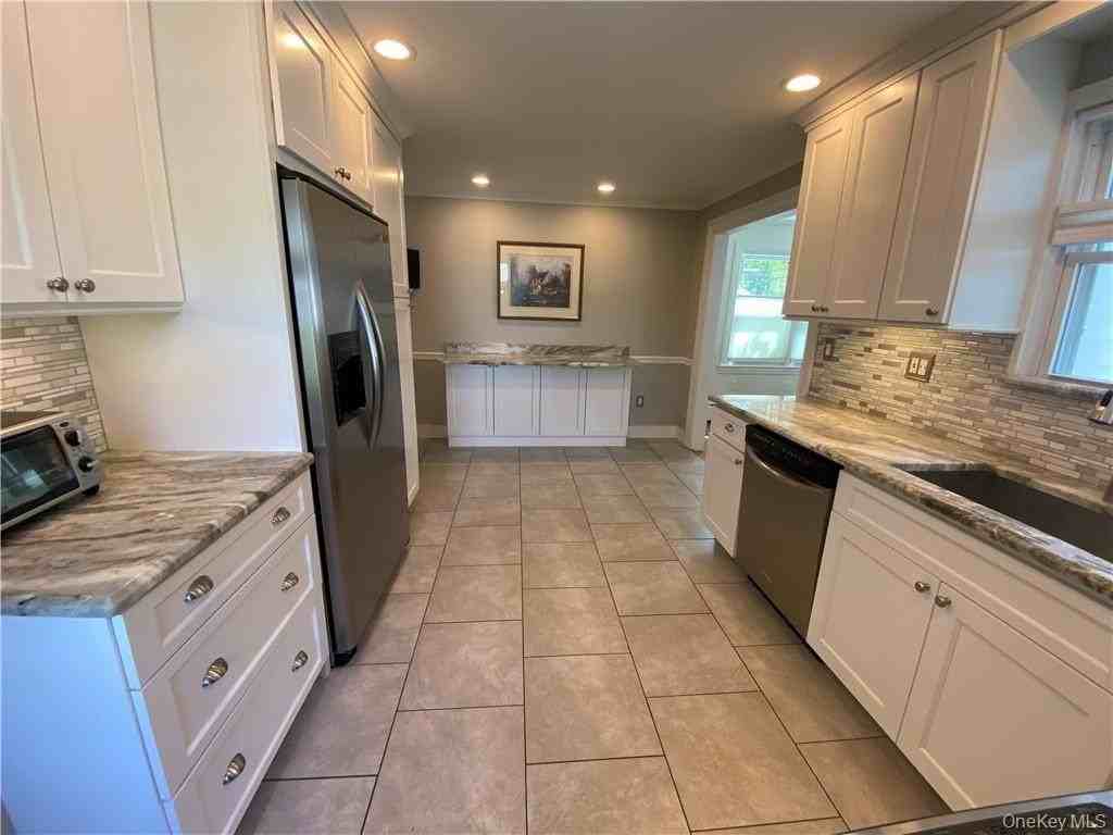 17 Harriman Ave - Photo 6 of 27