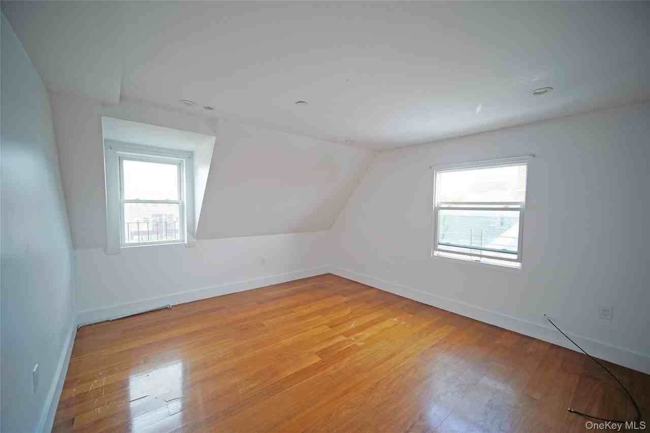 58 S 11th Ave - Photo 7 of 8