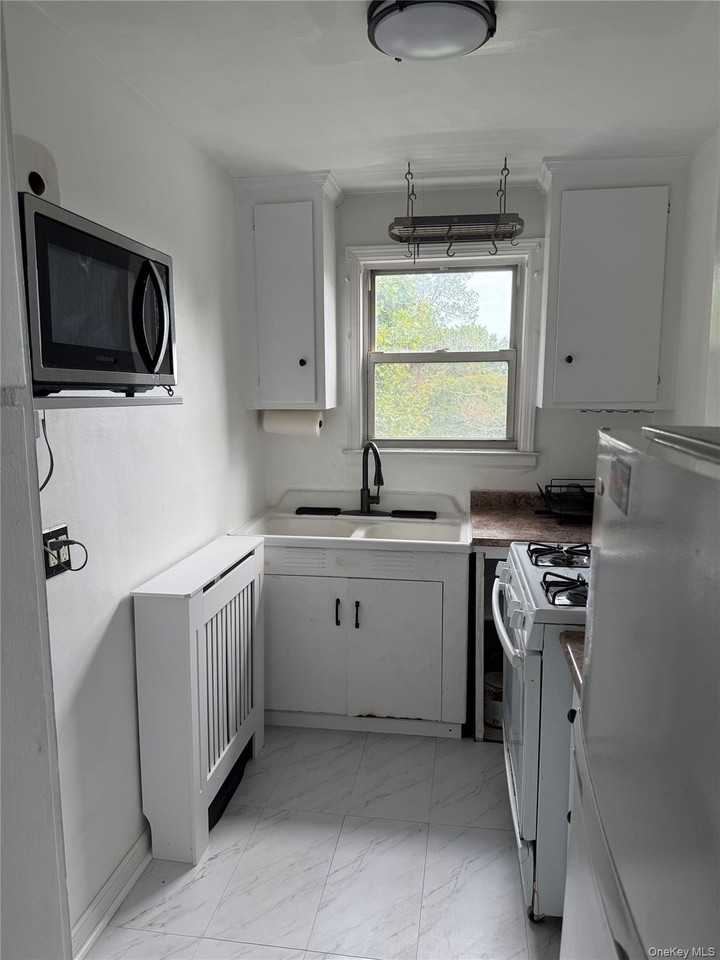 33 E Grand St #C3C - Photo 7 of 14