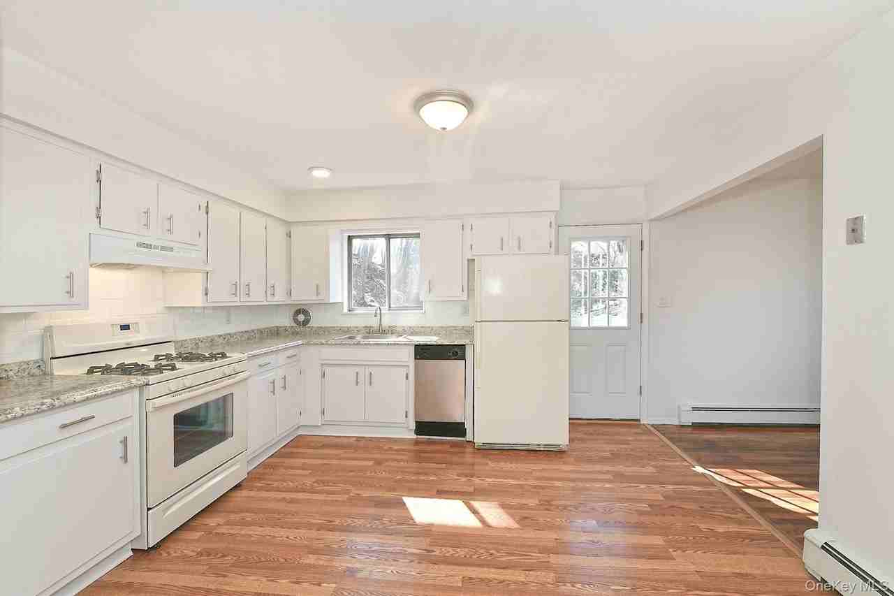 8 Harbor Hill Rd #2ndFL - Photo 7 of 19