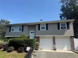featured image of 2607 Lindenmere Dr
