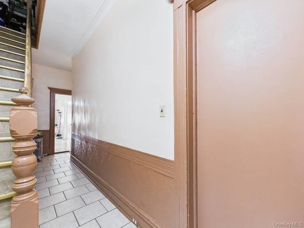 7862 81st St - Photo 2 of 8