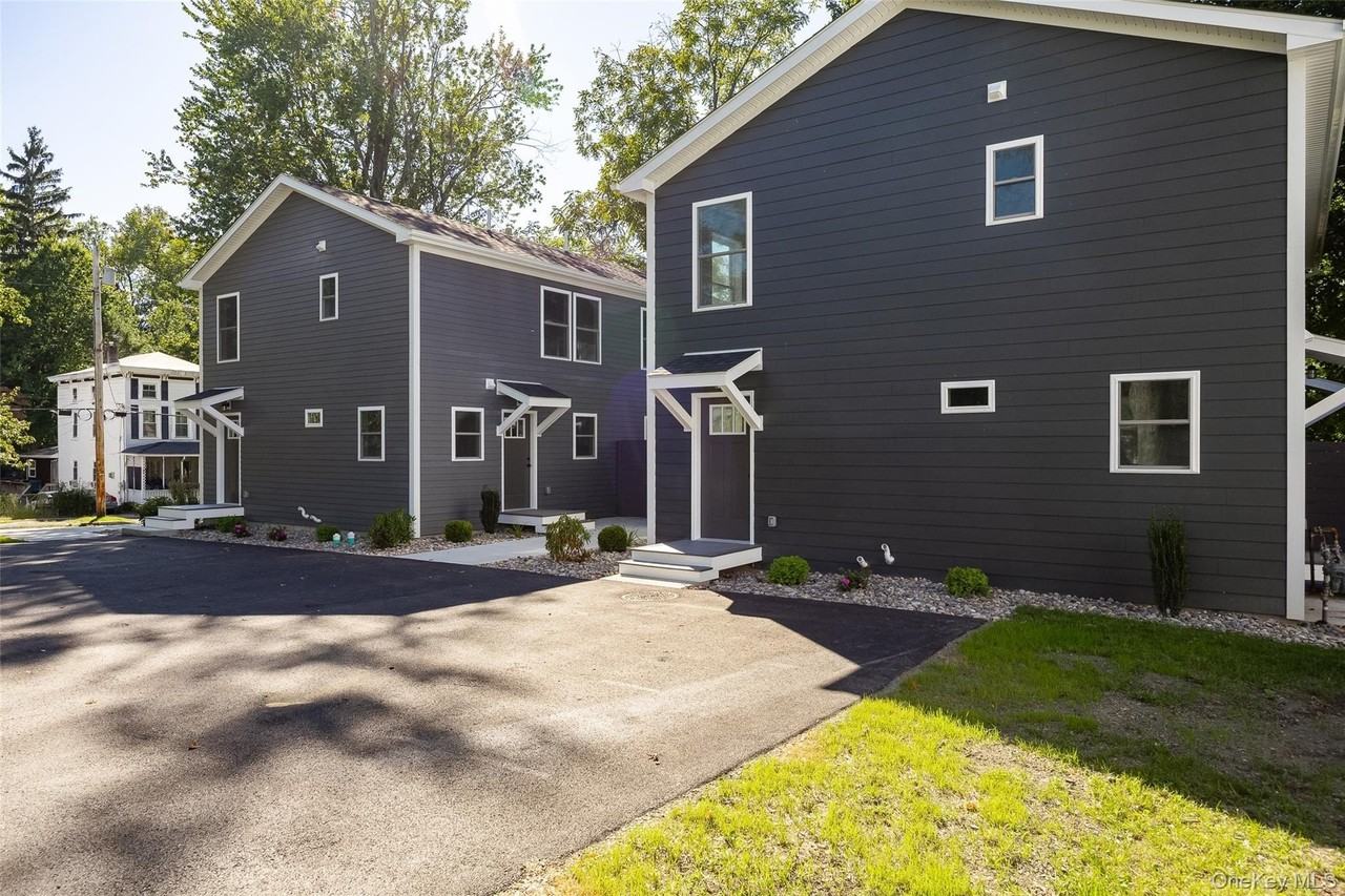 7 Douglas St #A - Photo 2 of 24