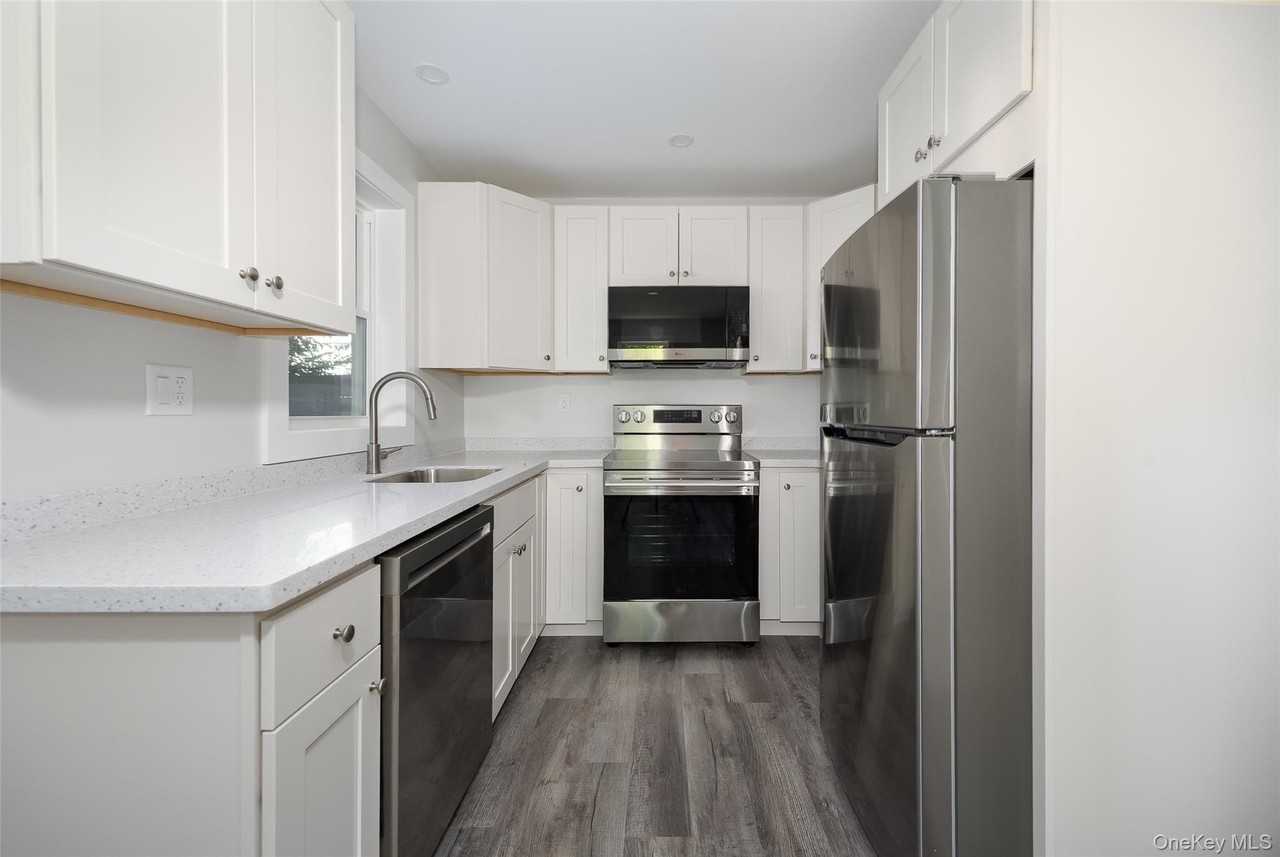7 Douglas St #B - Photo 3 of 26