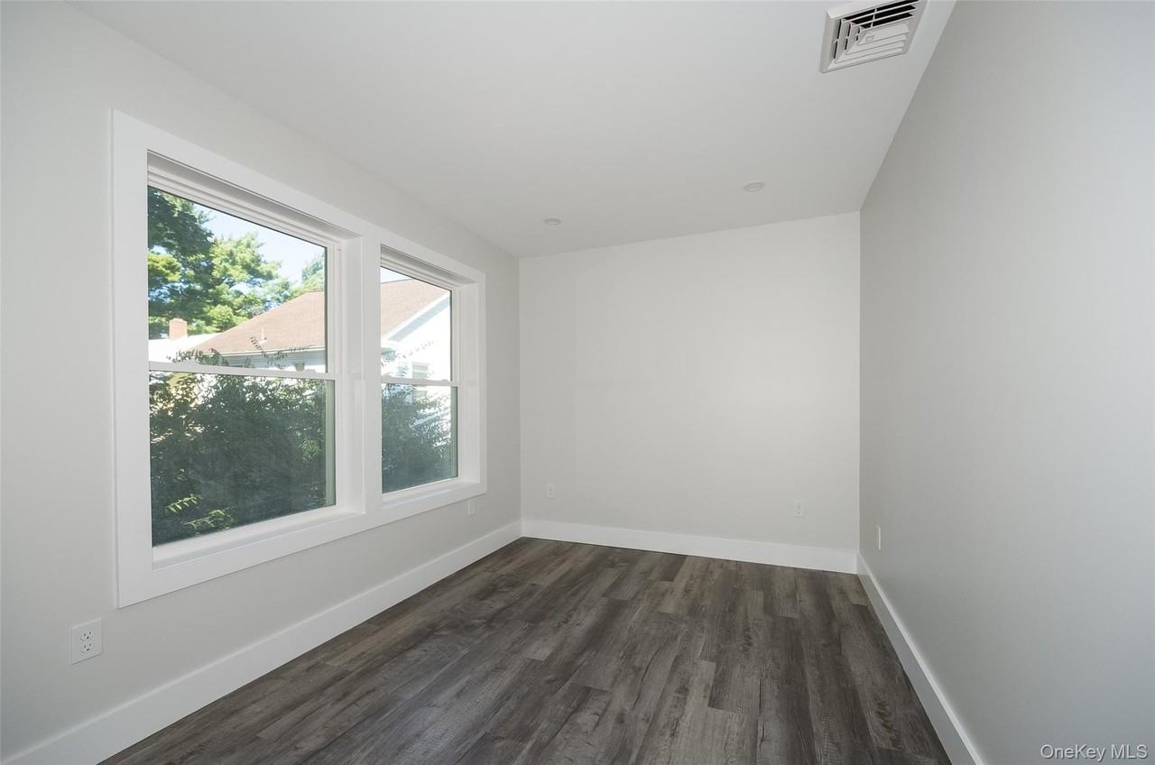 7 Douglas St #B - Photo 5 of 26