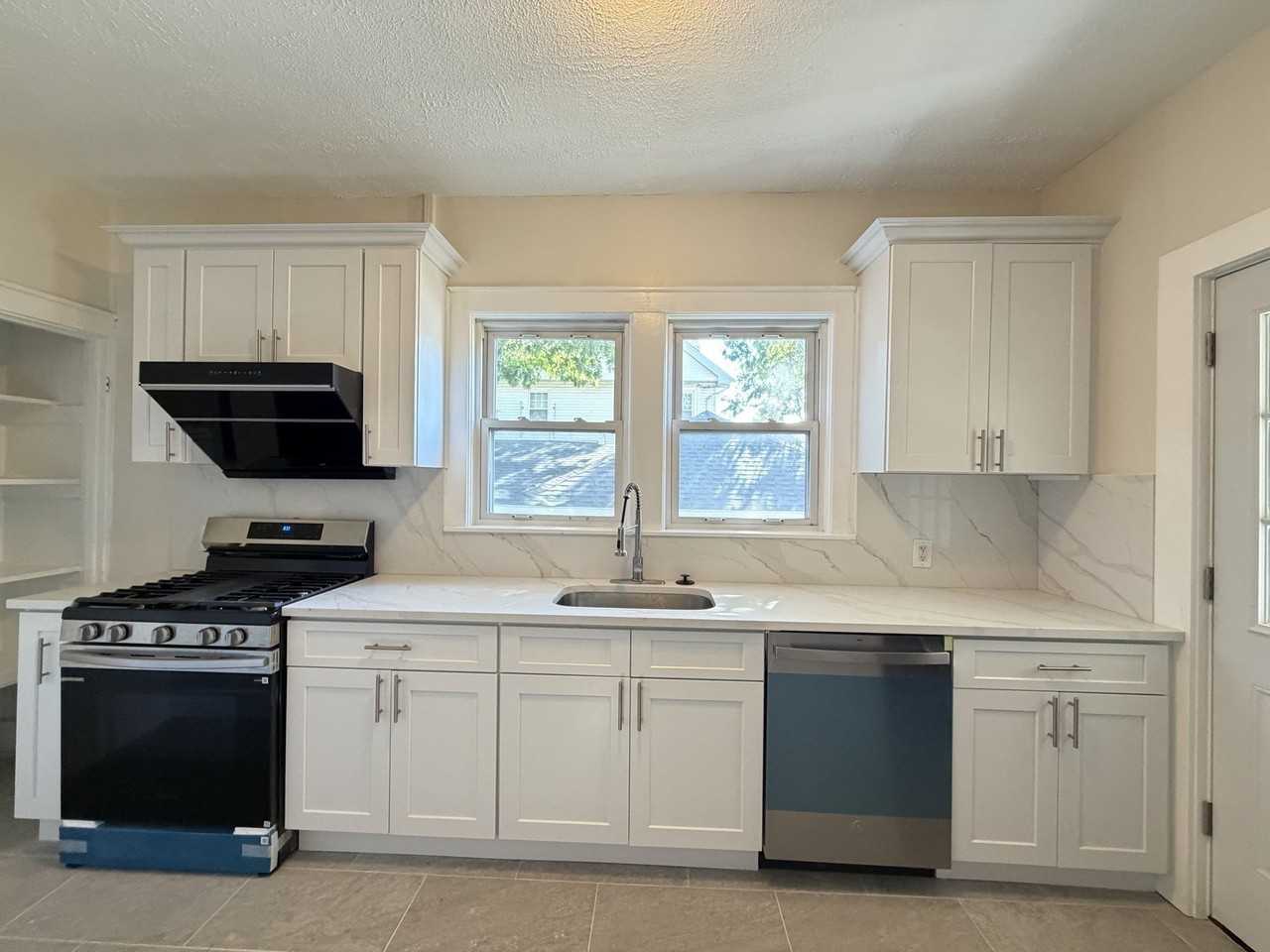 113 Elm Ave #1 - Photo 5 of 11