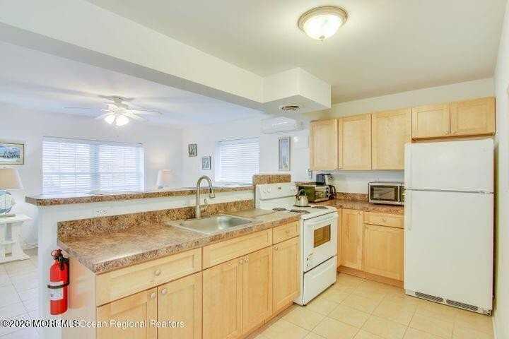 1488 Ocean Ave #6 - Photo 4 of 10