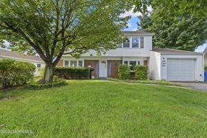 featured image of 8 Holton Ln