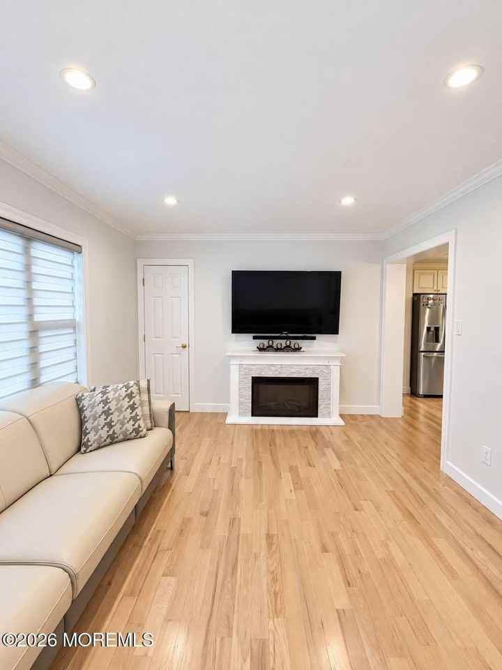 43 Frederick Ave - Photo 4 of 25