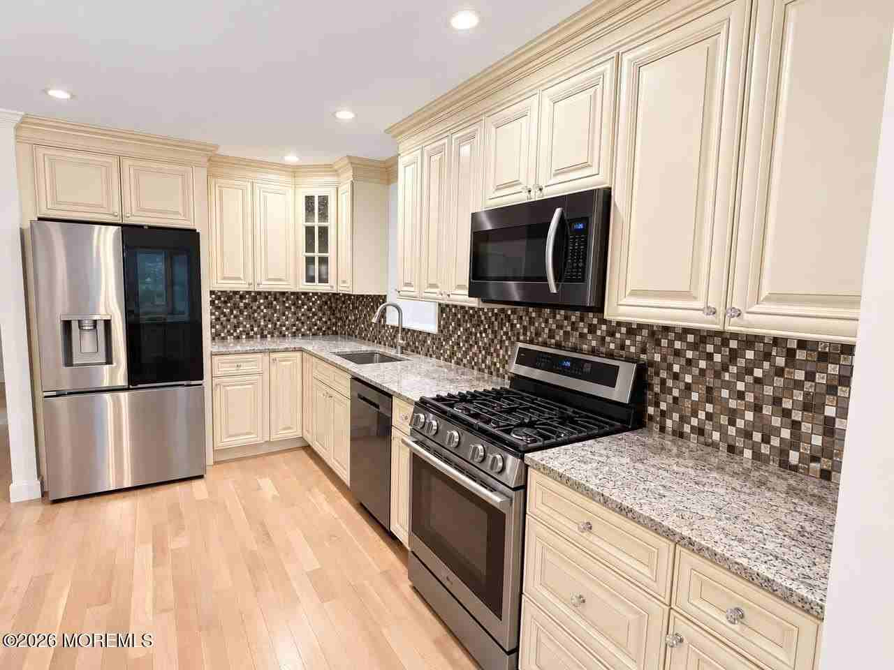 43 Frederick Ave - Photo 7 of 25