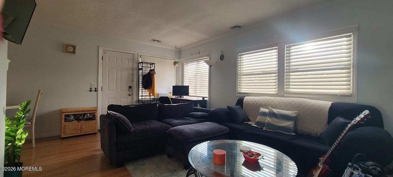 304 Bay Blvd - Photo 4 of 11
