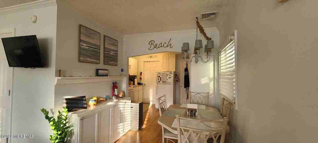 304 Bay Blvd - Photo 7 of 11
