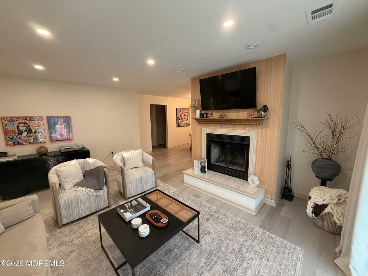 137 Pierce Dr - Photo 4 of 23