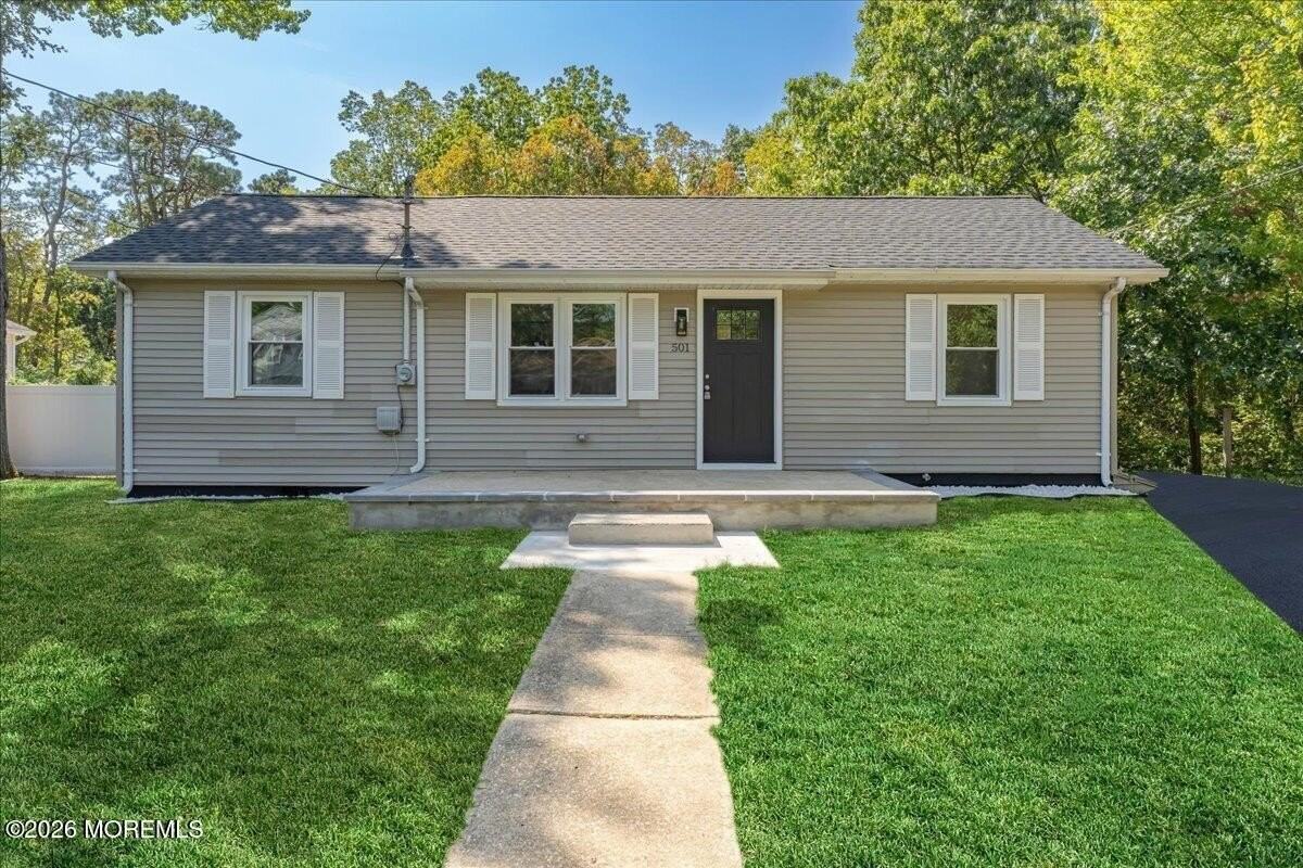 501 Azalea Dr - Photo 3 of 37