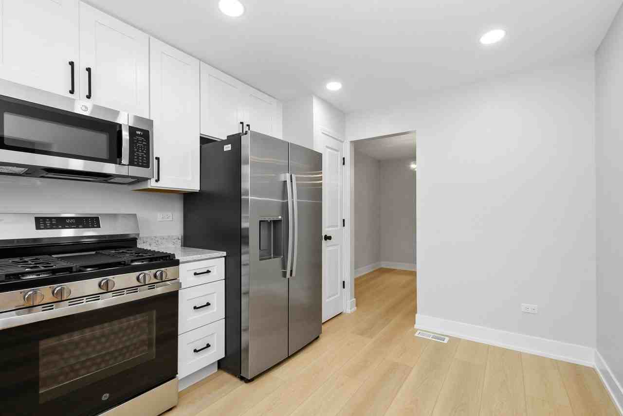 8161 W Orchard Dr - Photo 3 of 28