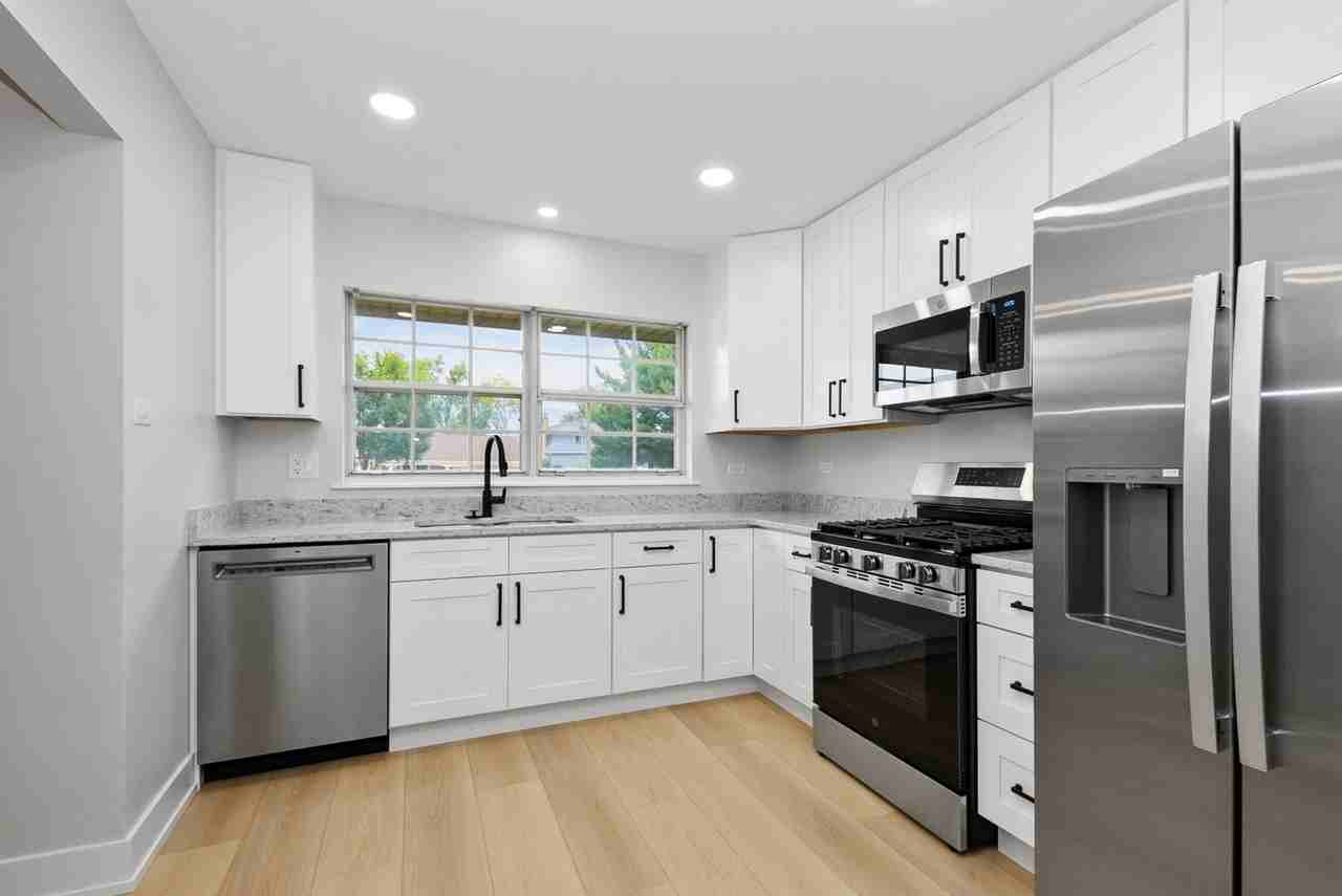 8161 W Orchard Dr - Photo 4 of 28