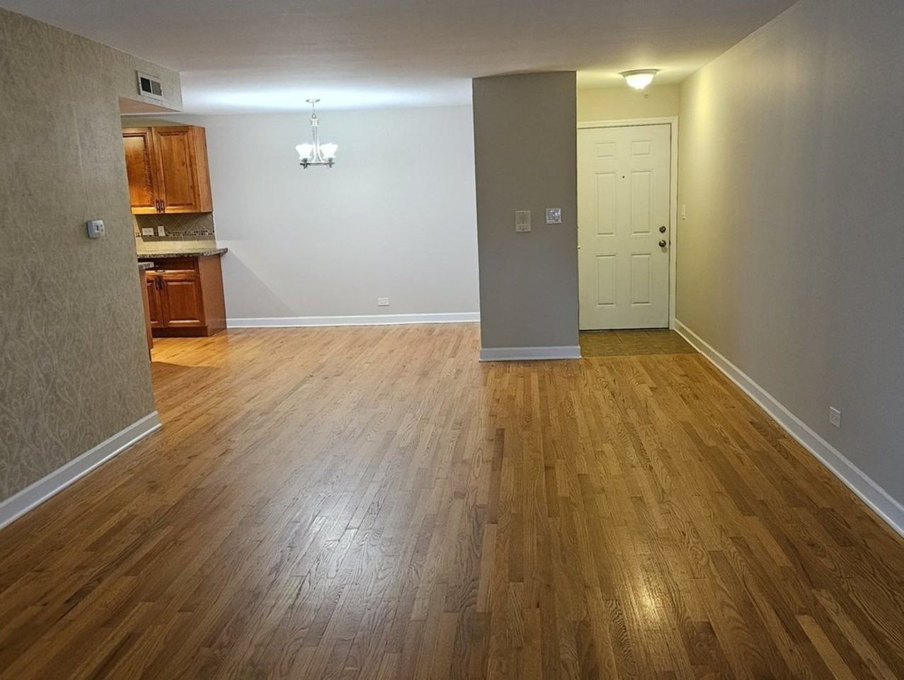 10S771 Clarendon Hills Rd #208 - Photo 4 of 19