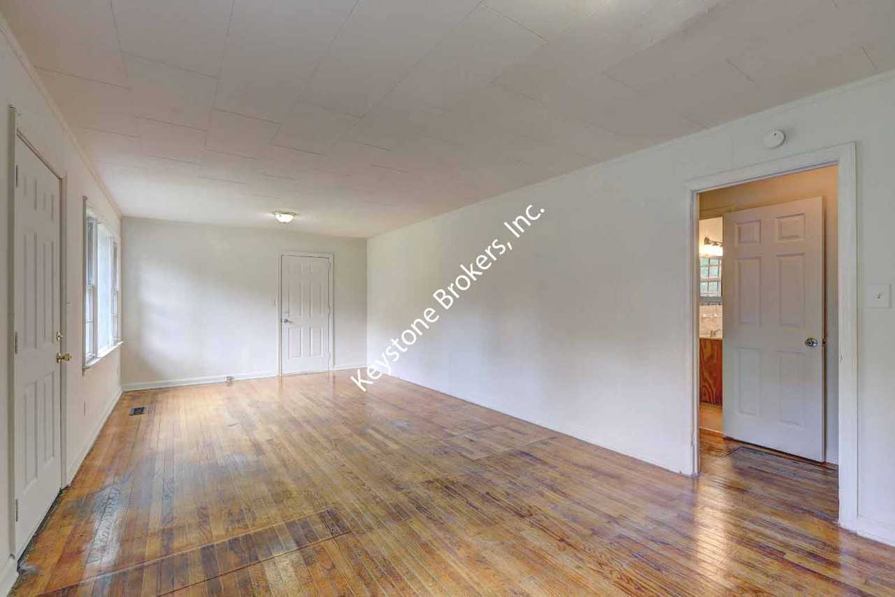 2072 Knightsbridge Rd #1 - Photo 3 of 7